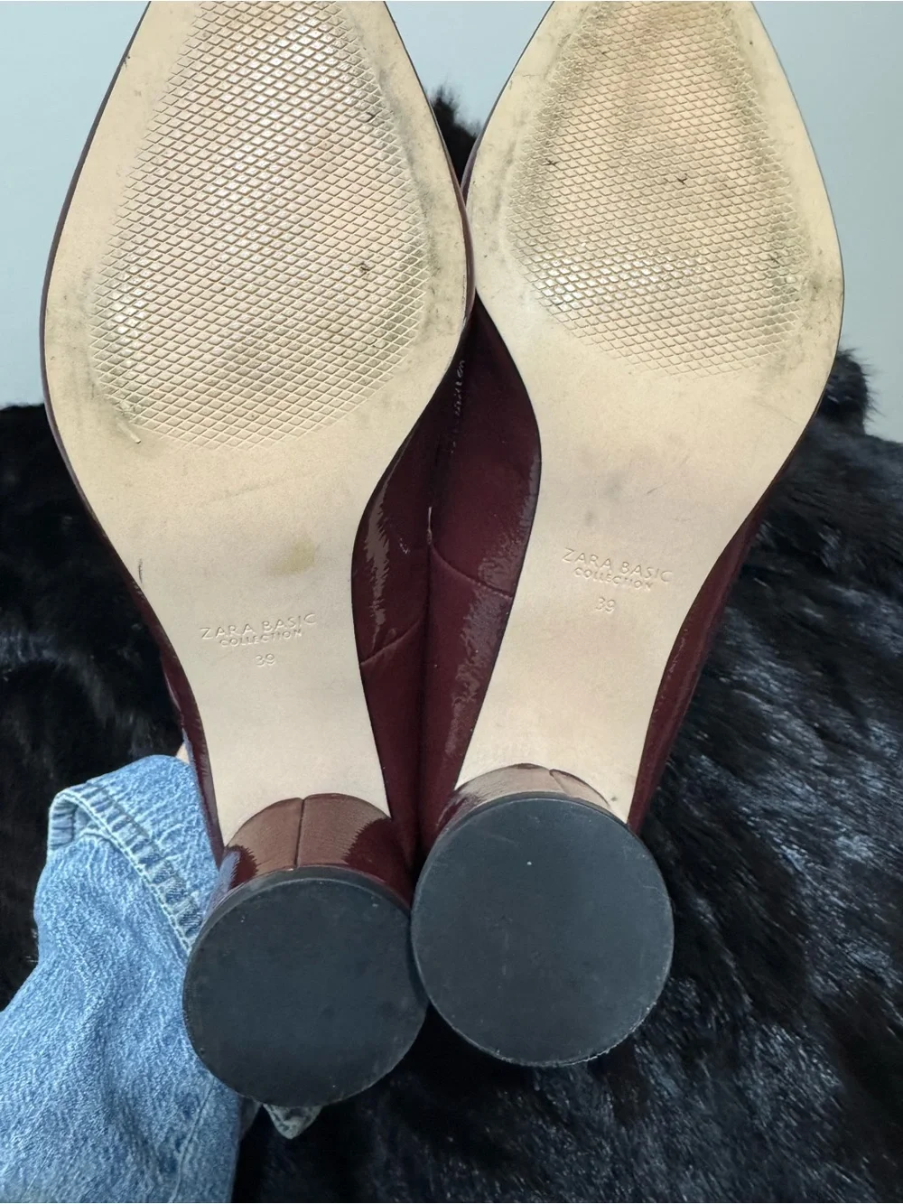 Women's Patent Block Heel Pumps in Burgundy - Picture 6 of 6